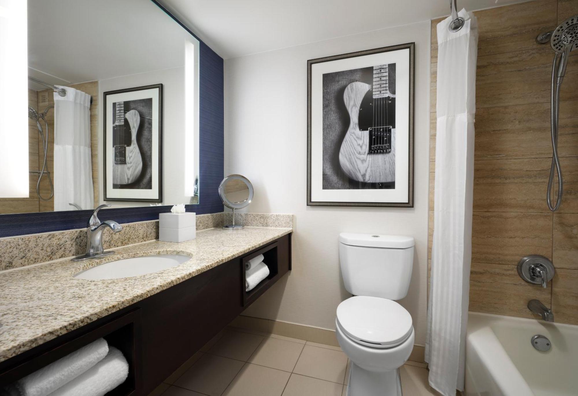 Airport Marriott Hotel 4*