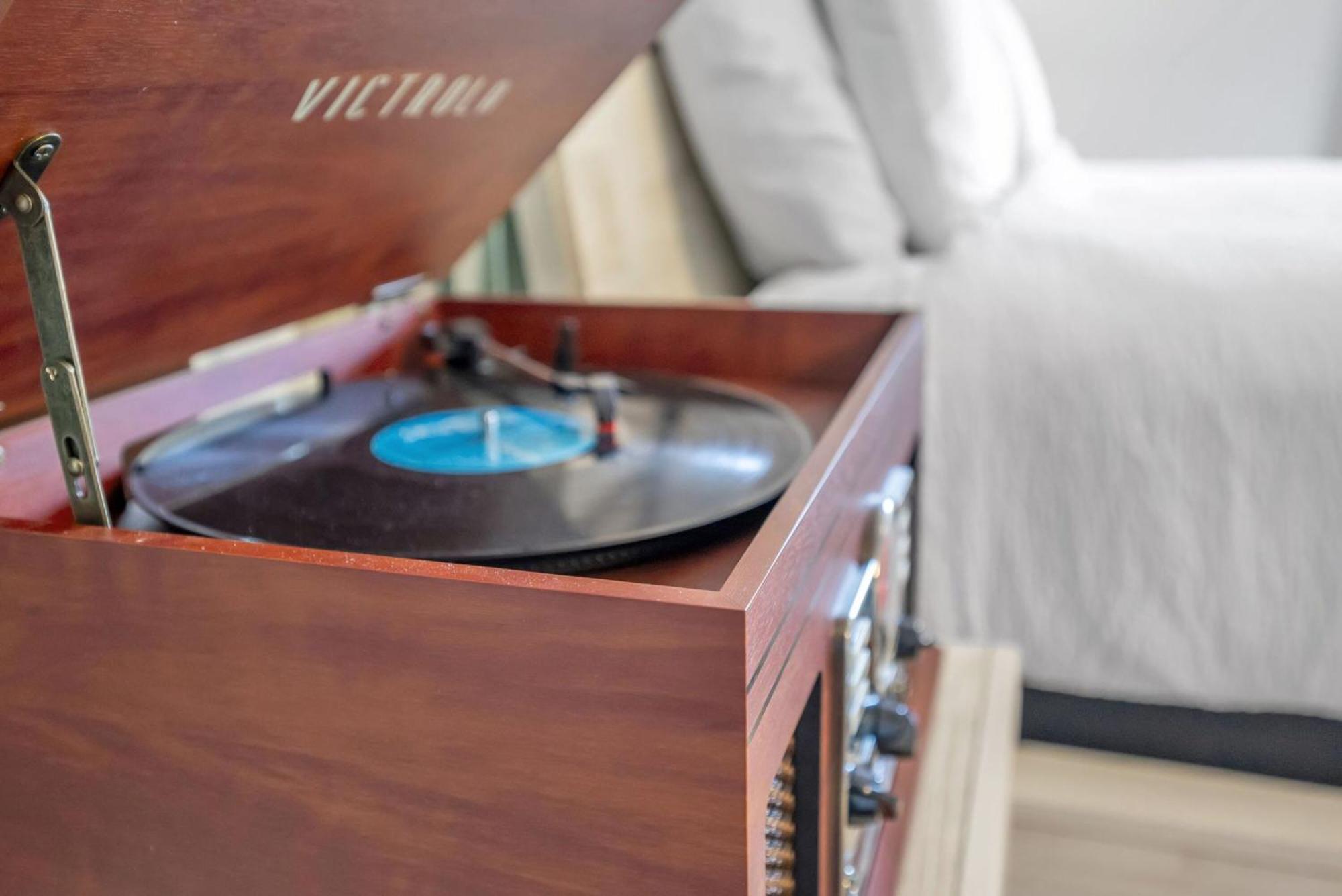 Honky Tonk Angels Apartment *