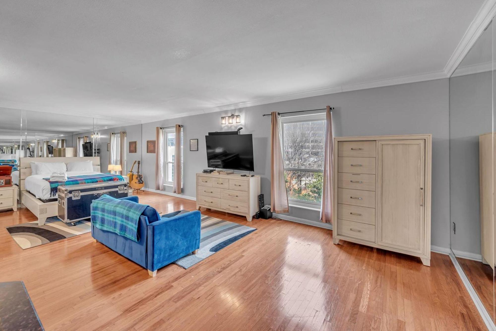 Honky Tonk Angels Apartment Nashville