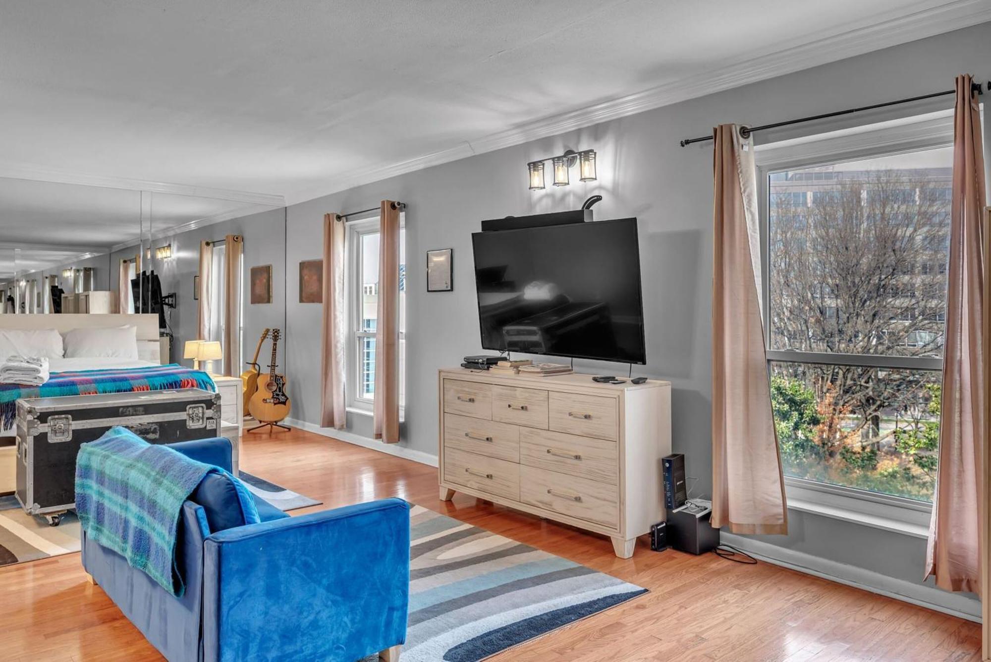 Apartment Honky Tonk Angels Nashville