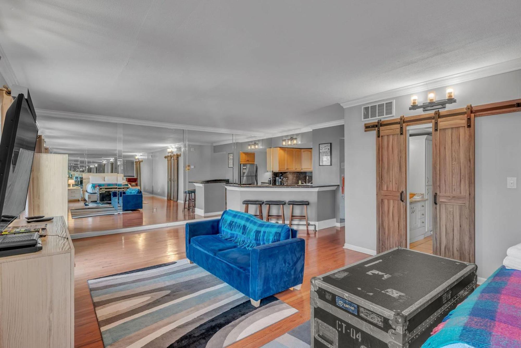 Honky Tonk Angels Apartment Nashville