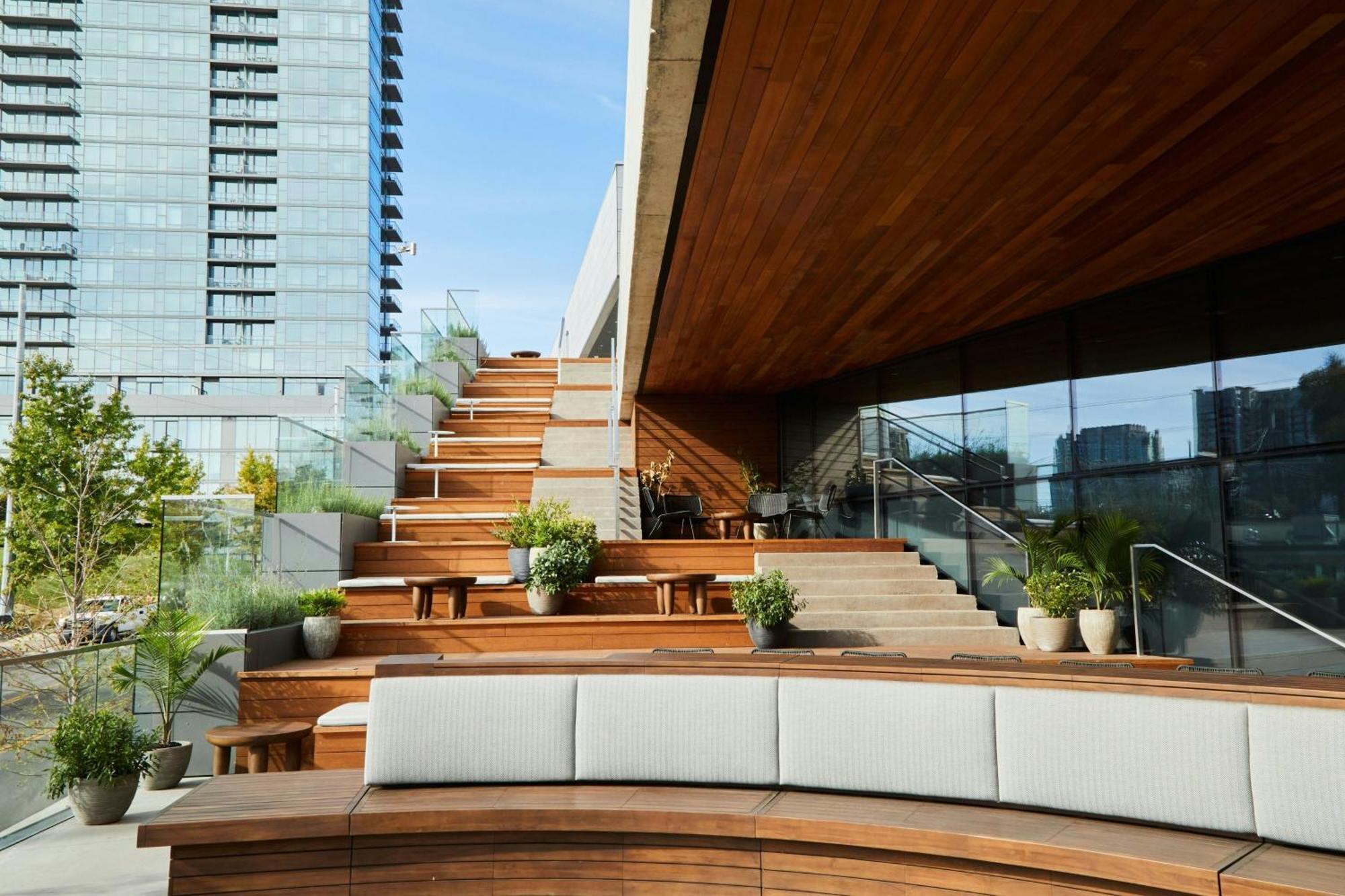 W Hotel 5*