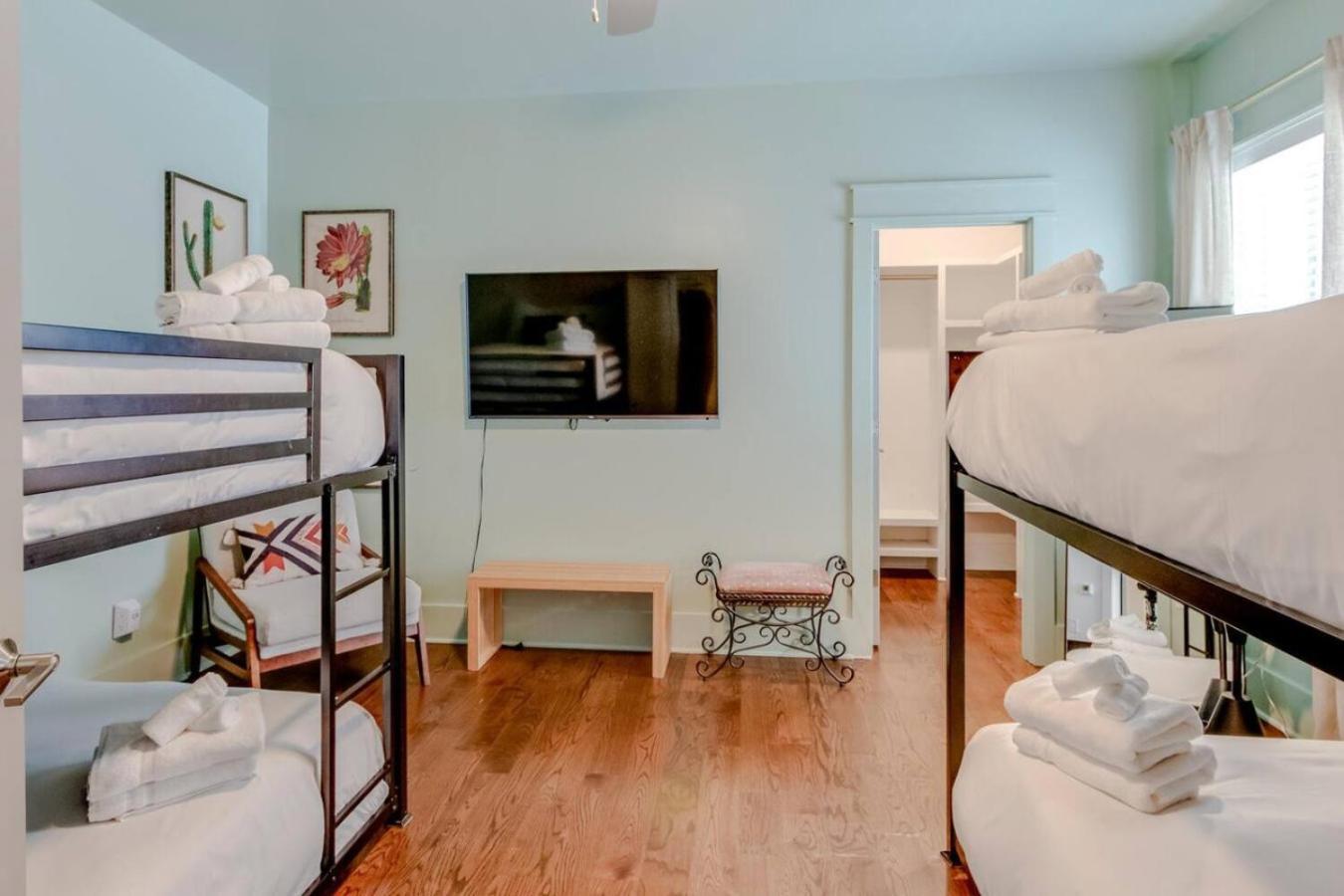 Big Spectacular Townhome Giant Covered Patio Holiday home Nashville