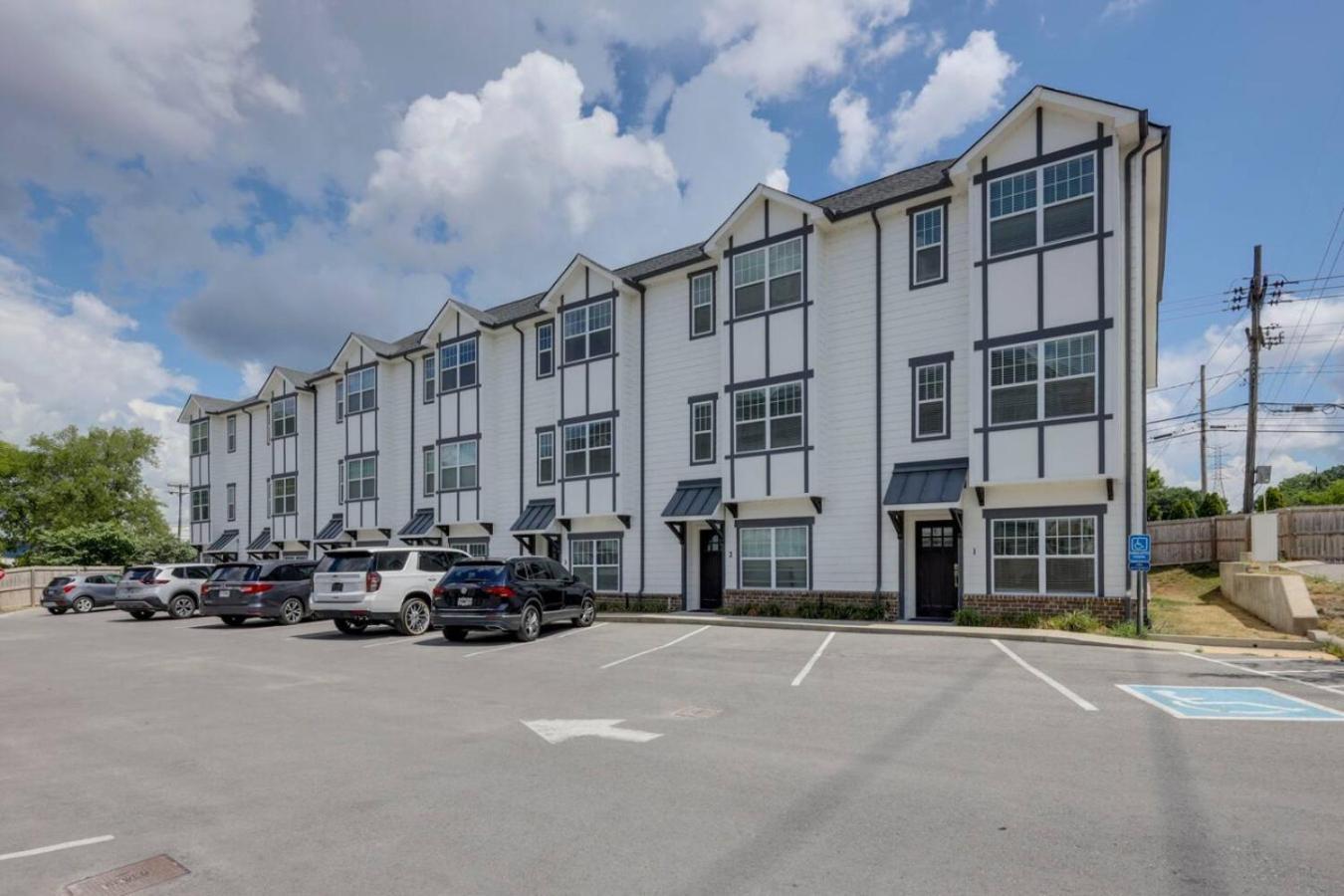 Minutes To Broadway Spacious Townhouse Nashville