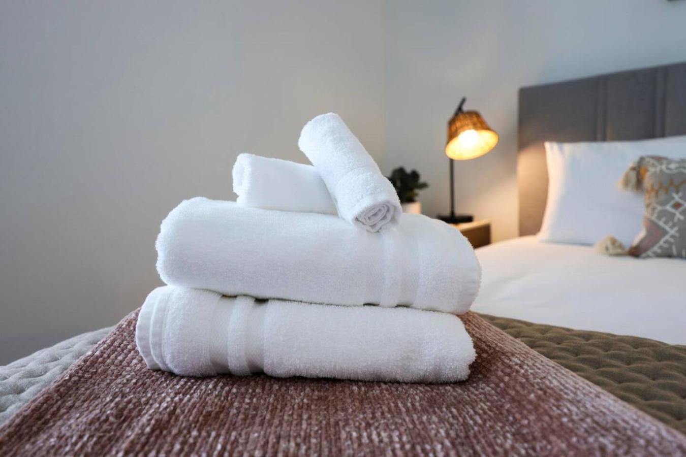 Minutes To Broadway Spacious Townhouse Holiday home