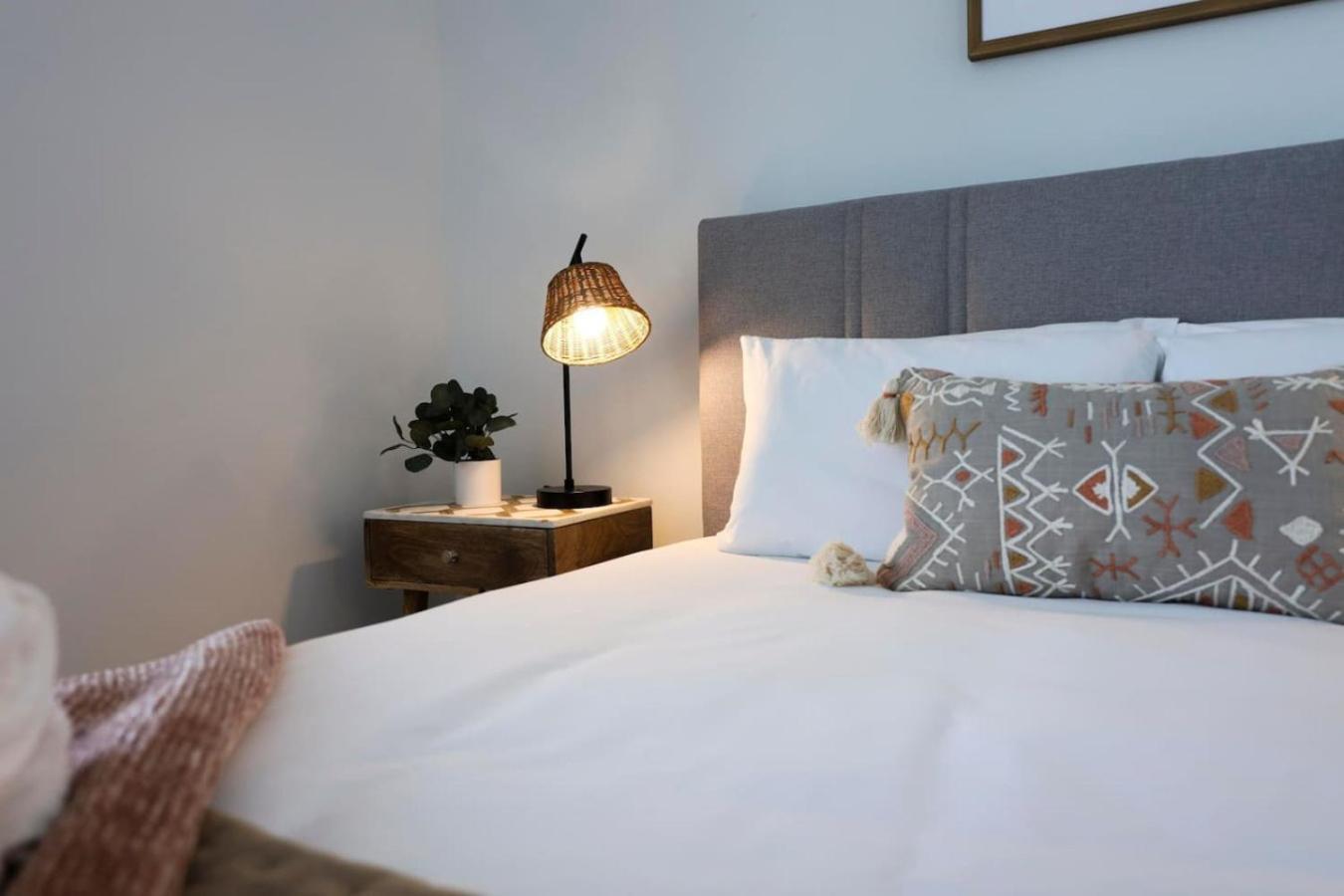 Minutes To Broadway Spacious Townhouse Holiday home Nashville