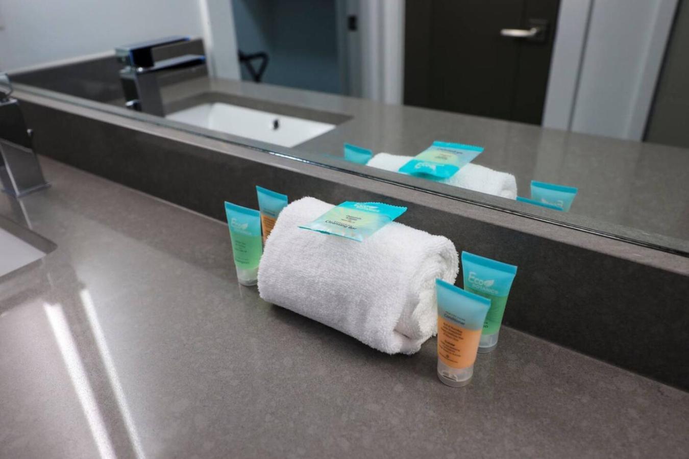 Minutes To Broadway Spacious Townhouse