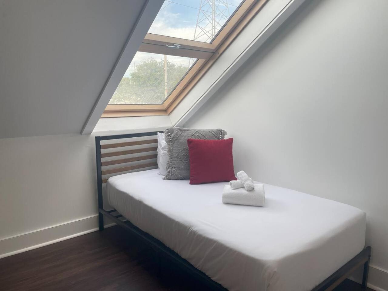 Holiday home Minutes To Broadway Spacious Townhouse *