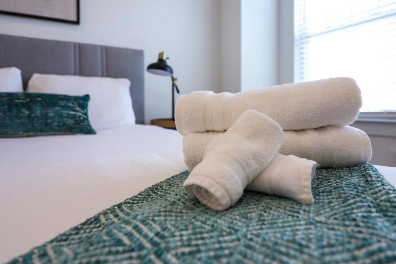 Minutes To Broadway Spacious Townhouse Holiday home Nashville