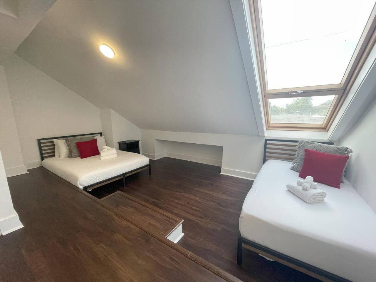 Minutes To Broadway Spacious Townhouse Holiday home Nashville