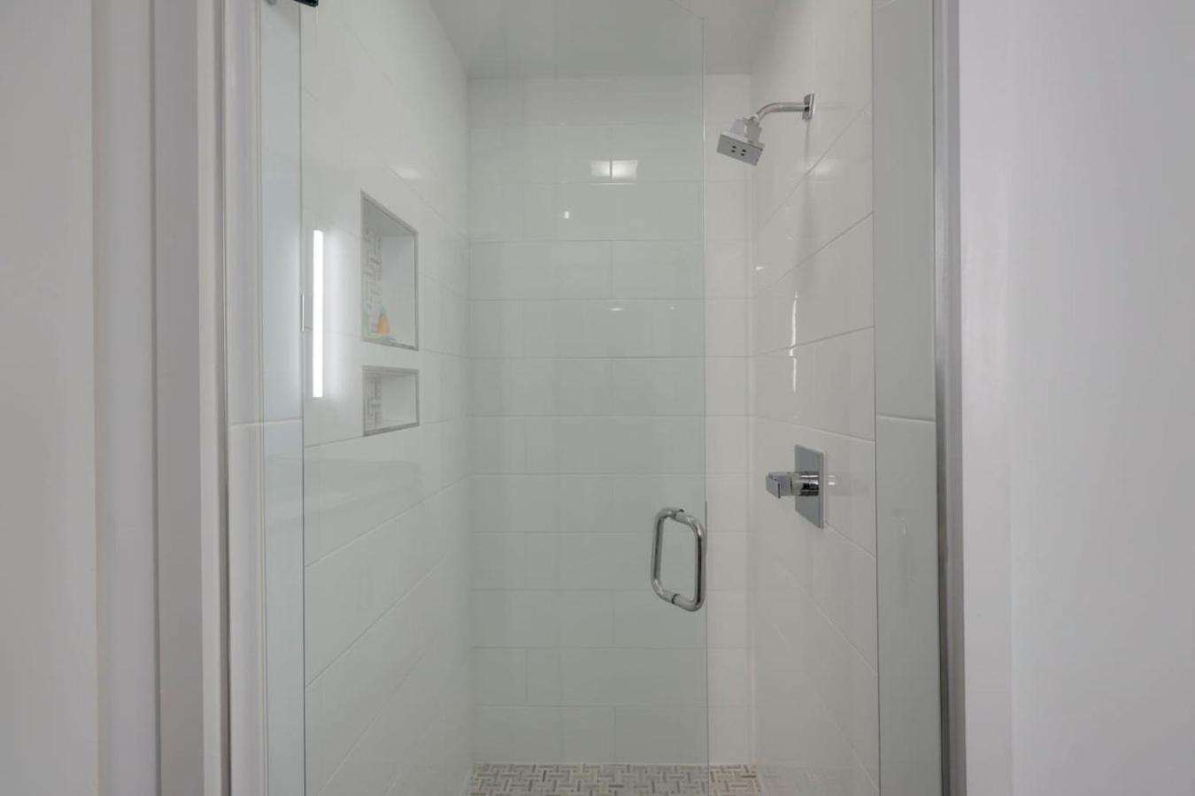 Minutes To Broadway Spacious Townhouse