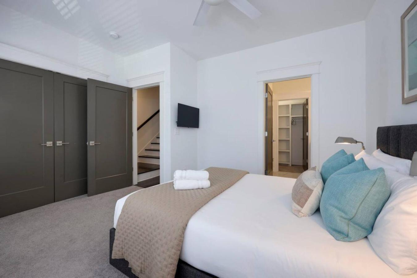 Minutes To Broadway Spacious Townhouse *