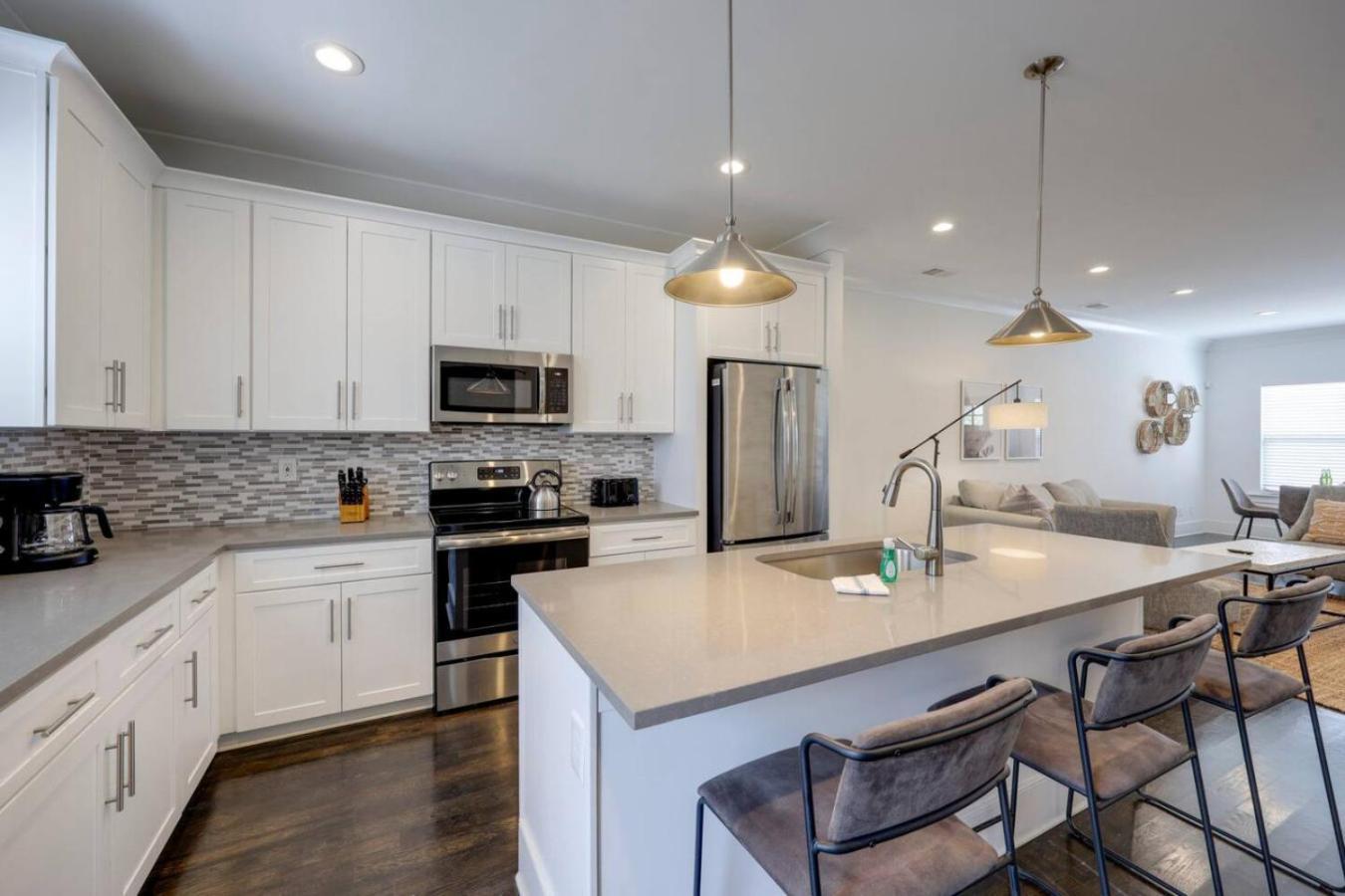 Minutes To Broadway Spacious Townhouse *