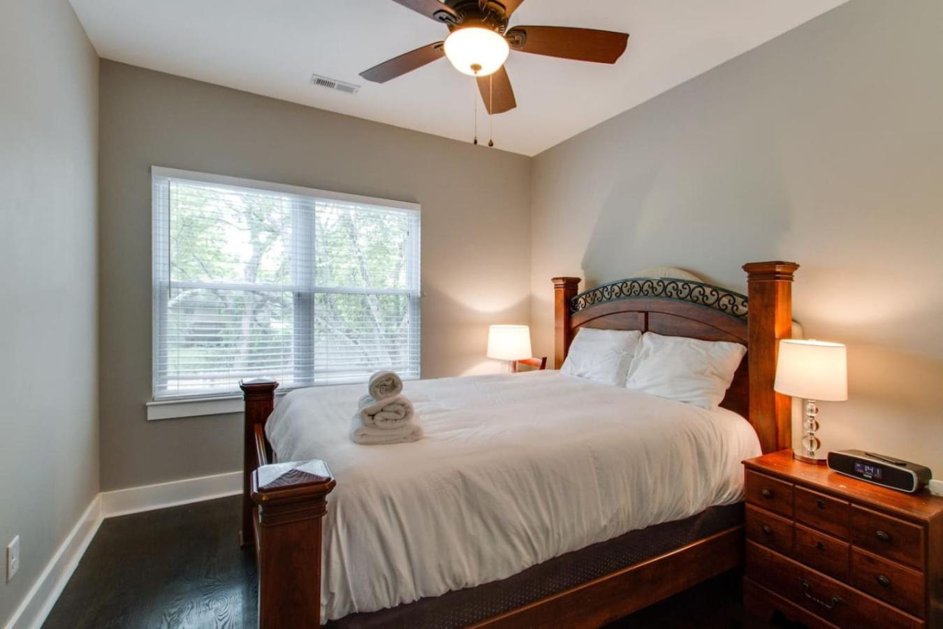 Gorgeous Downtown Pad 3 Bedroom 2.5 Bath Large Patio Nashville