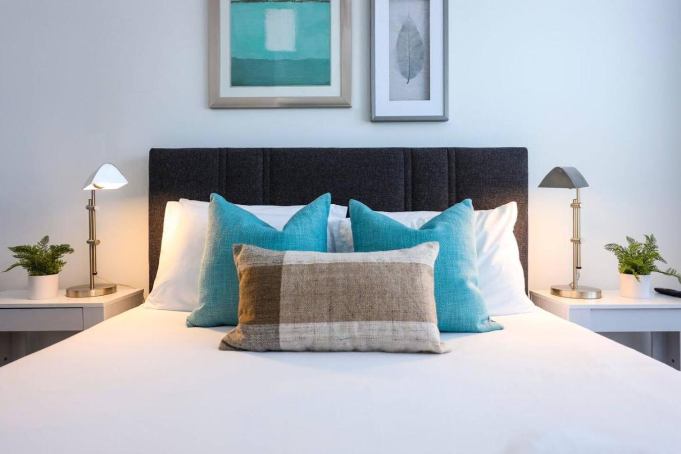 Minutes To Broadway Spacious Townhouse Holiday home