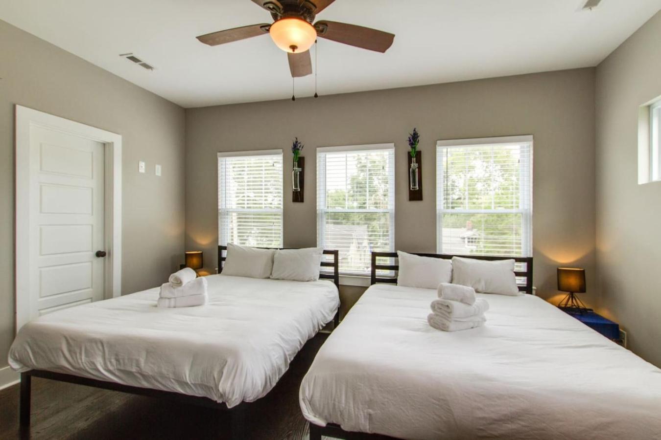 Gorgeous Downtown Pad 3 Bedroom 2.5 Bath Large Patio * Nashville