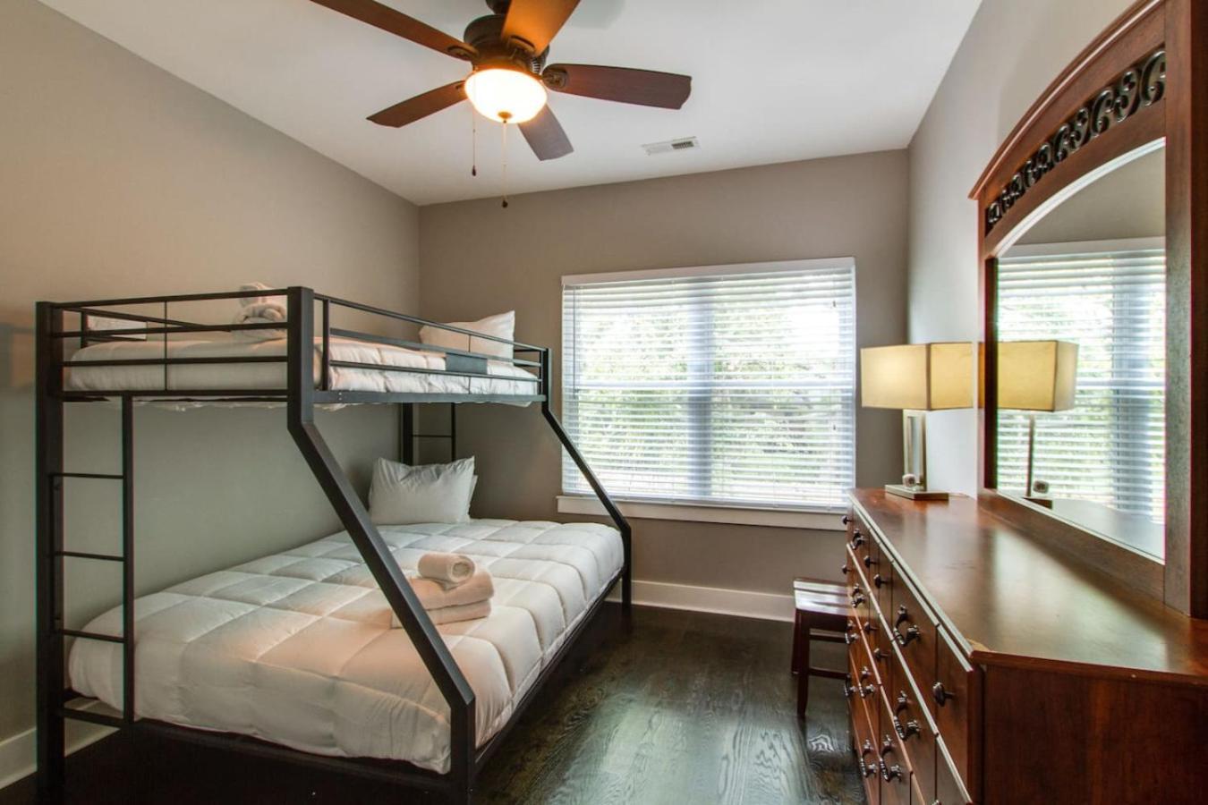 Holiday home Gorgeous Downtown Pad 3 Bedroom 2.5 Bath Large Patio