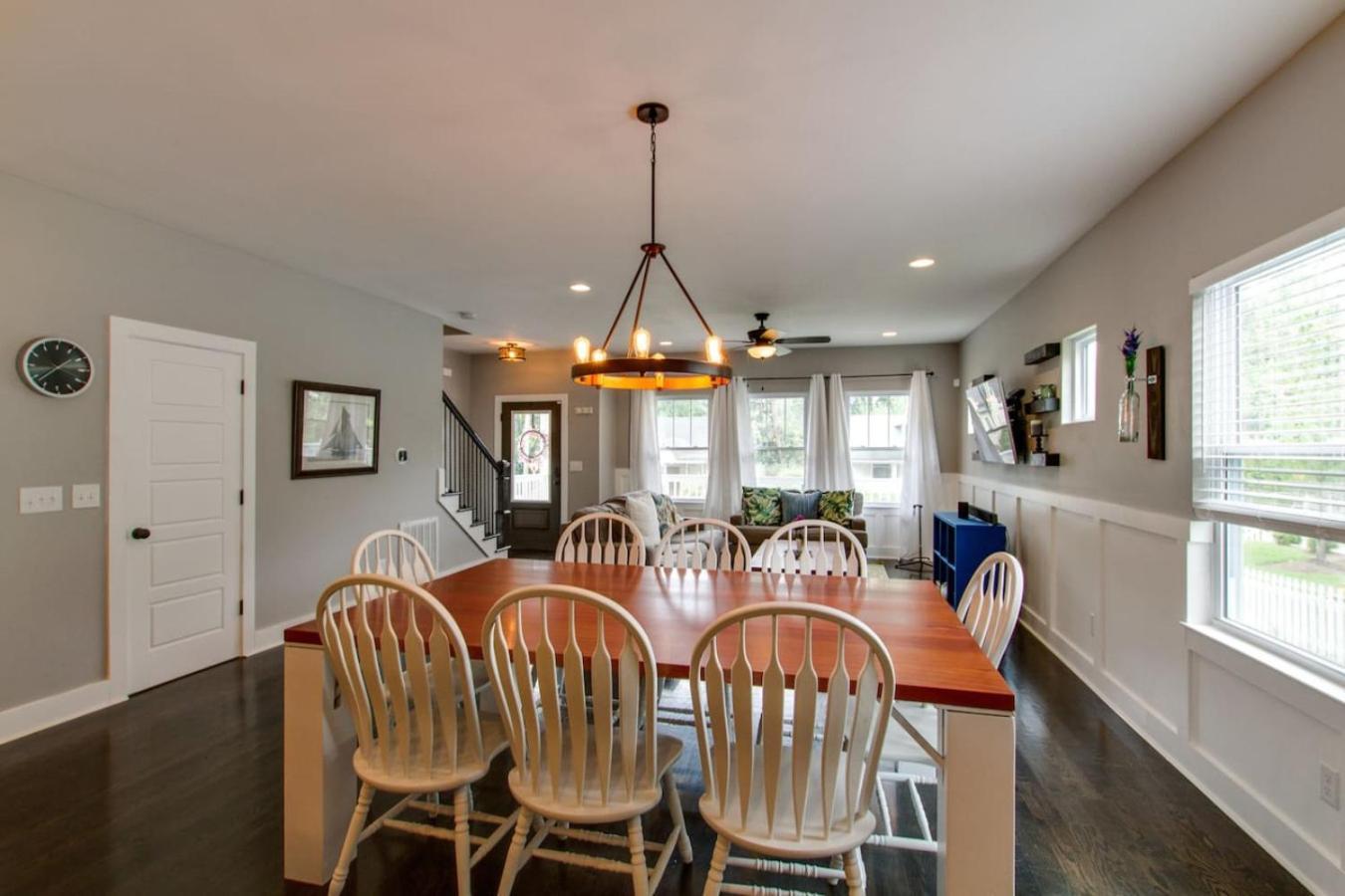 Gorgeous Downtown Pad 3 Bedroom 2.5 Bath Large Patio * Nashville