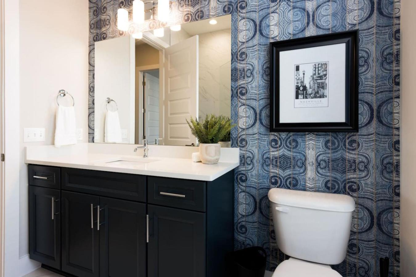Large Royal Townhome Beautiful Design And Rooftop