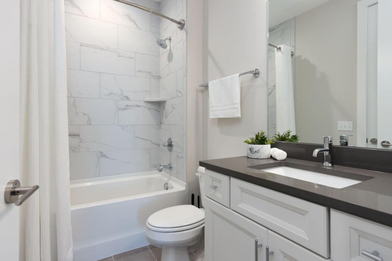 Holiday home Large Royal Townhome Beautiful Design And Rooftop *