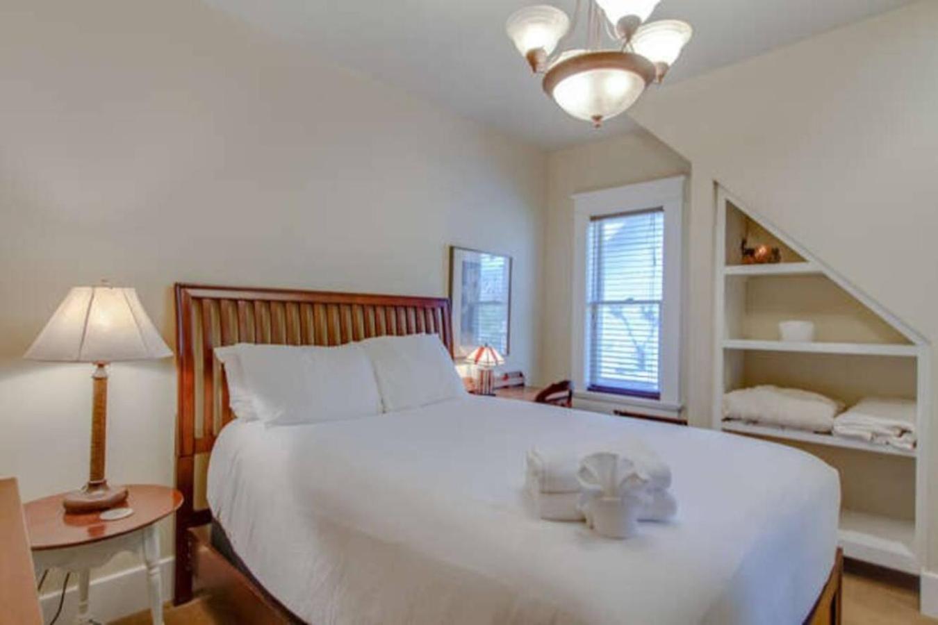 Huge Vandy Minutes To Downtown Walk To Grocery Holiday home *