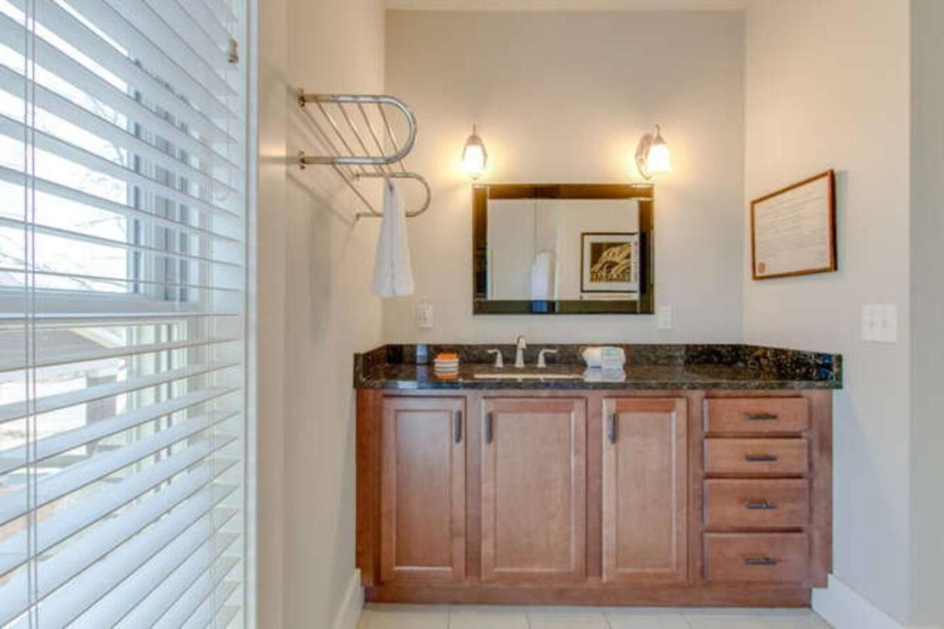 Huge Vandy Minutes To Downtown Walk To Grocery Holiday home *