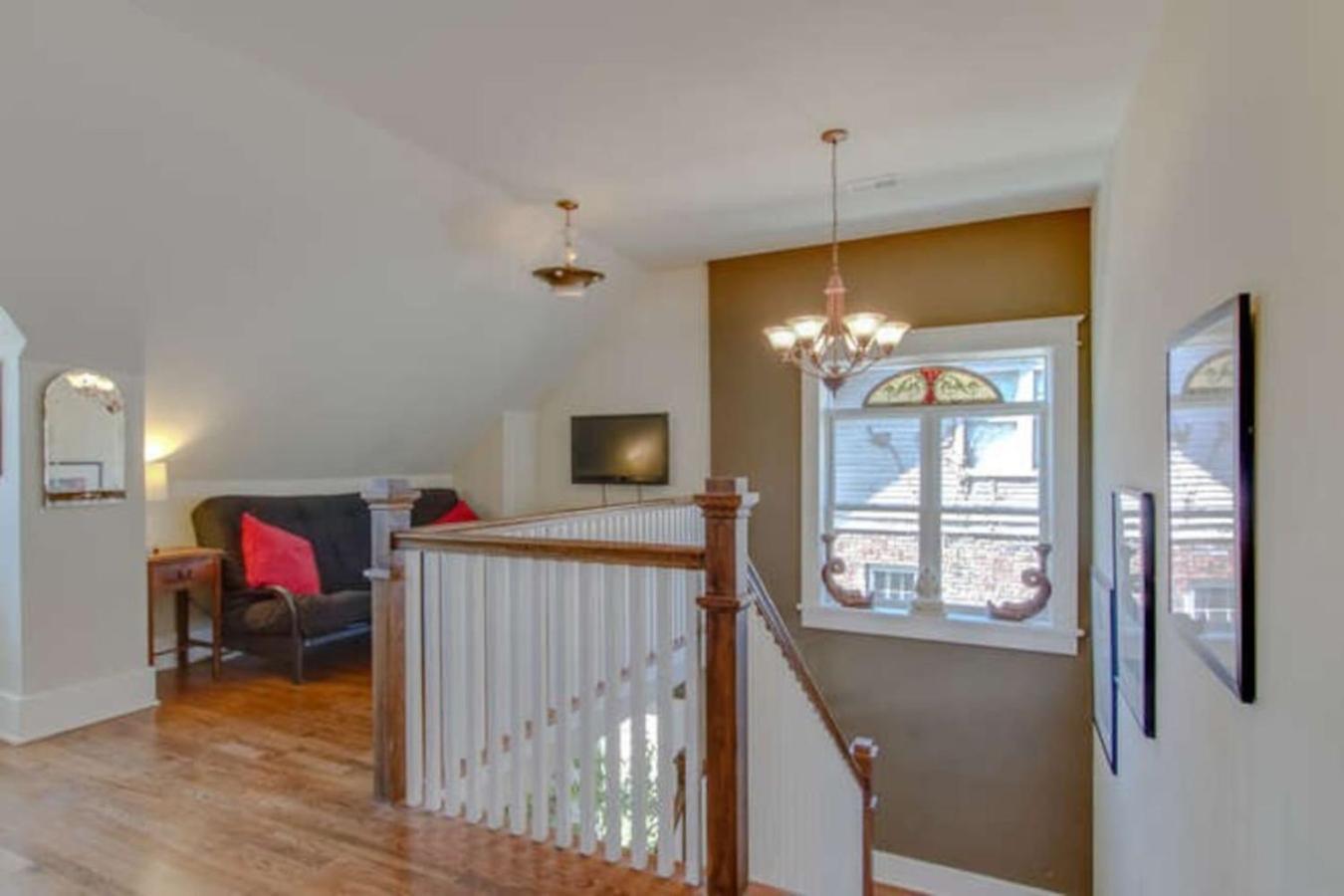 Huge Vandy Minutes To Downtown Walk To Grocery Holiday home