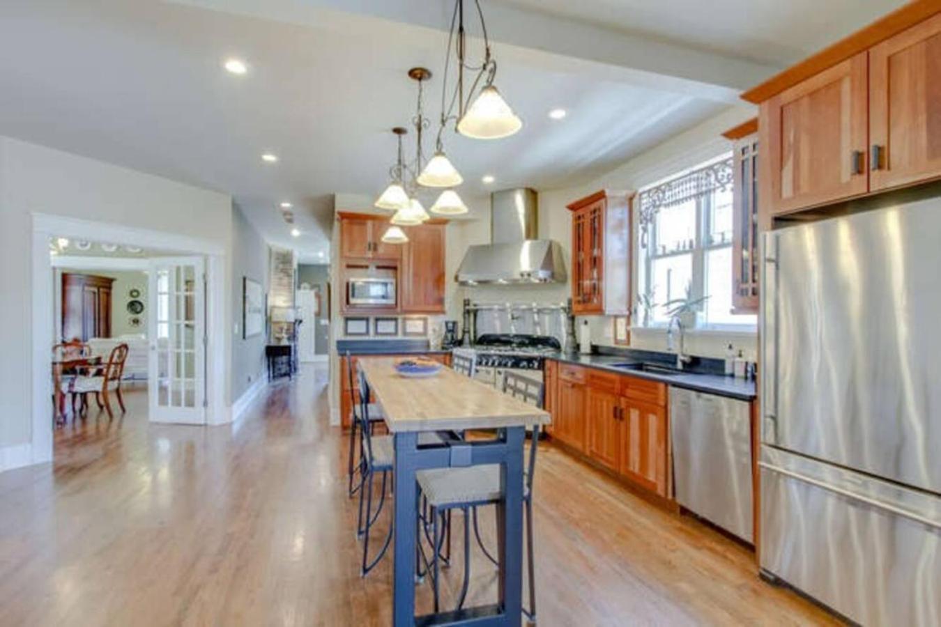 Huge Vandy Minutes To Downtown Walk To Grocery Holiday home *