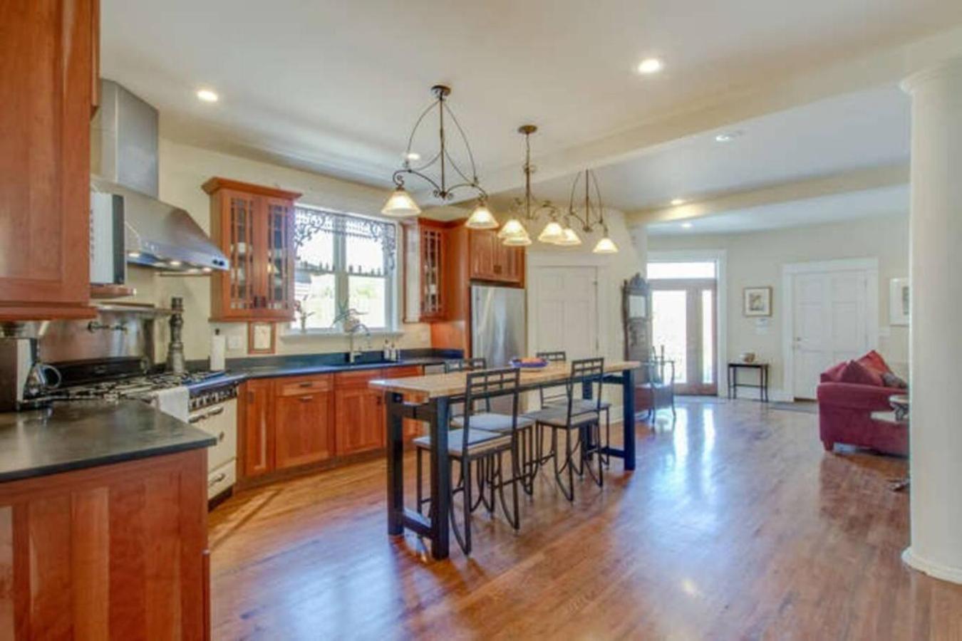 Huge Vandy Minutes To Downtown Walk To Grocery Holiday home Nashville