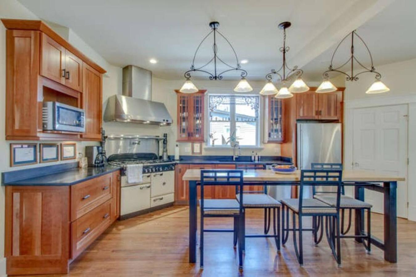 Huge Vandy Minutes To Downtown Walk To Grocery Holiday home Nashville