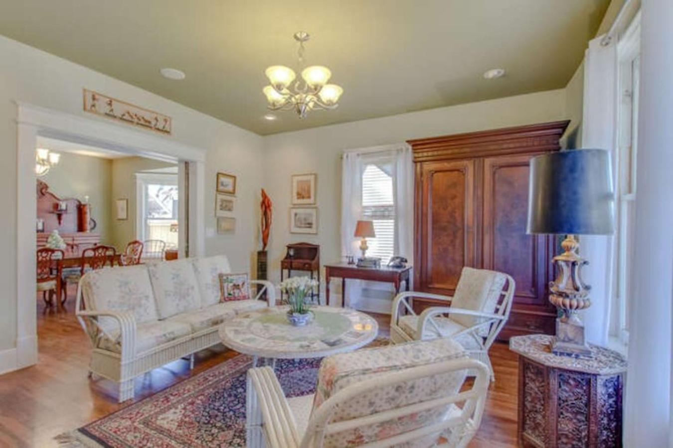 Holiday home Huge Vandy Minutes To Downtown Walk To Grocery