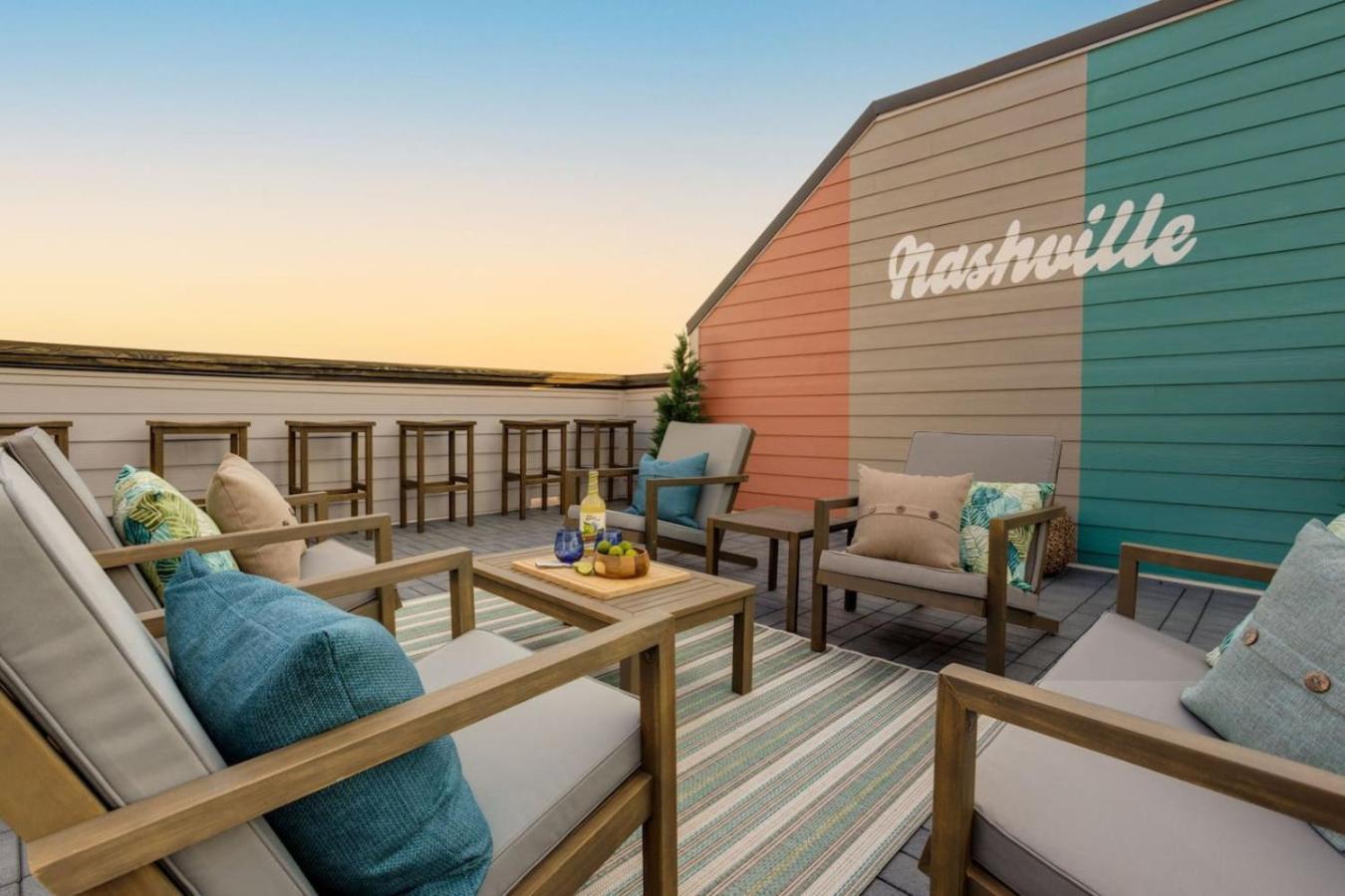 Luxury Downtown Townhome Elevated Skyline Views * Nashville