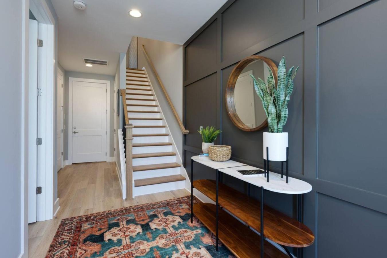 Luxury Downtown Townhome Elevated Skyline Views * Nashville