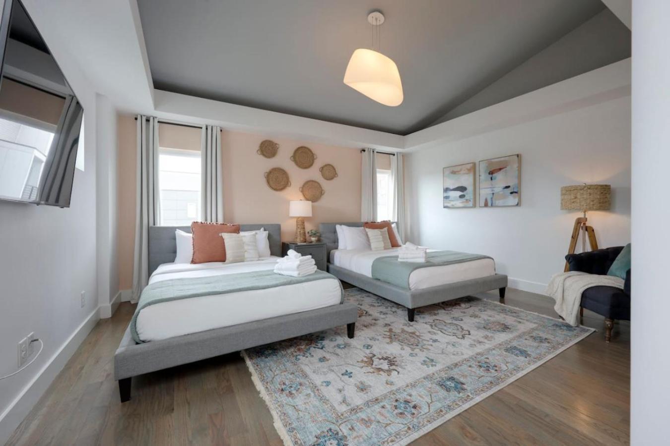 Stunning West End Walkable Area