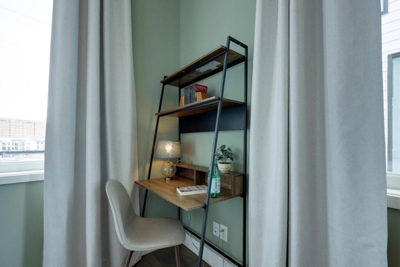 Stunning West End Walkable Area Holiday home