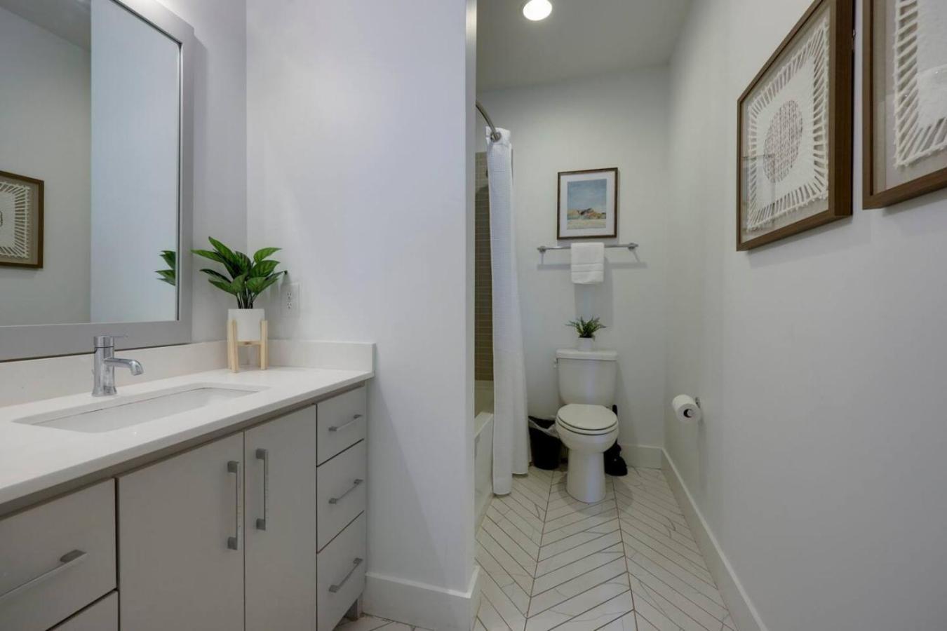 Holiday home Stunning West End Walkable Area