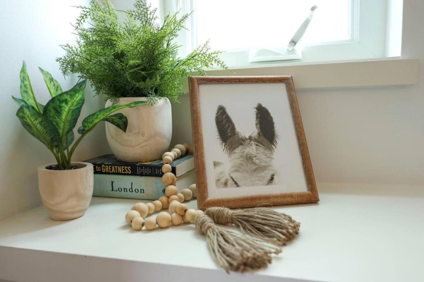 Stunning West End Walkable Area *