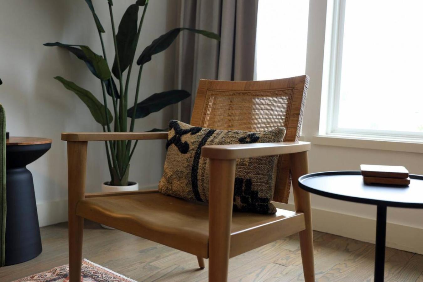 Stunning West End Walkable Area