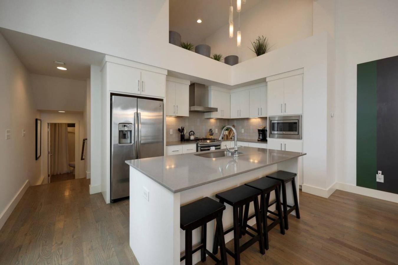 Stunning West End Walkable Area Nashville