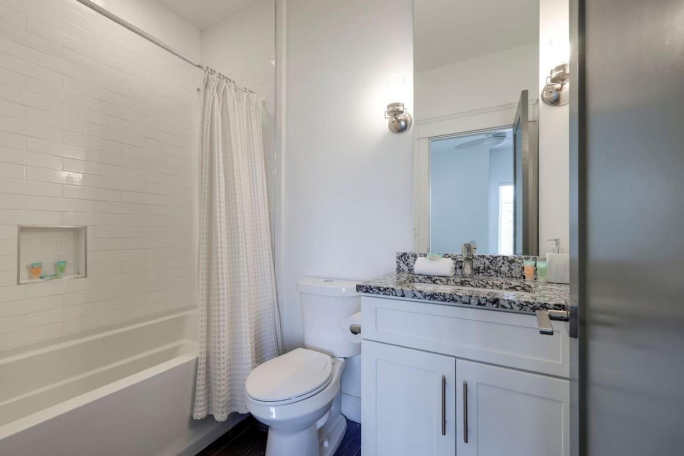 West Side Charmer Convenient Location * Nashville