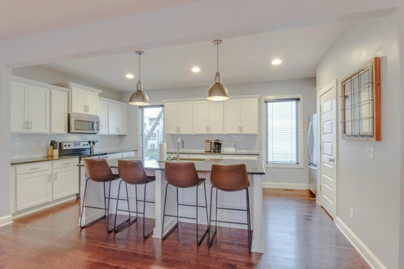 Modern Eastside Escape Holiday home *