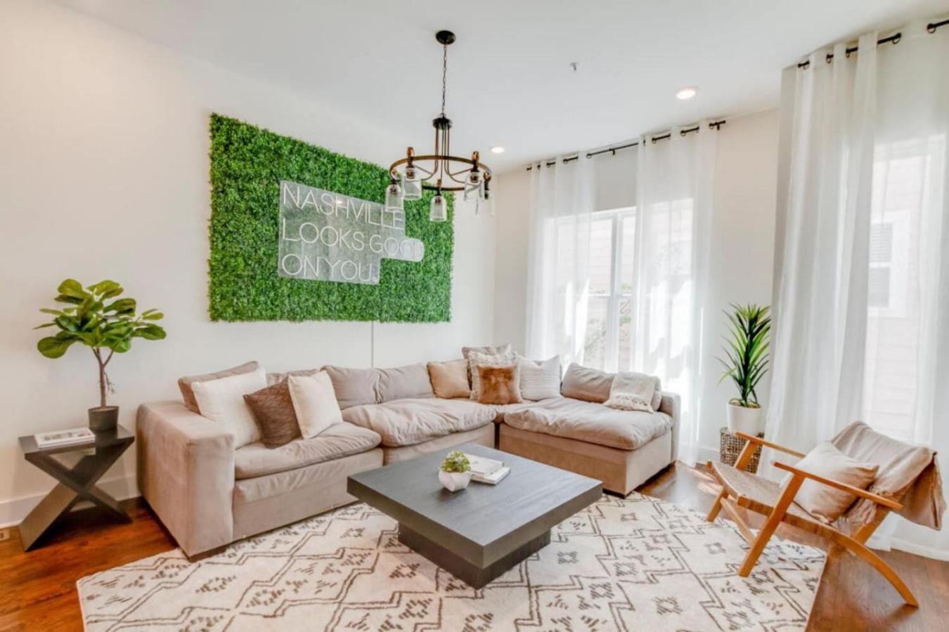 Urban Living- Rooftop Hangout- Hillsboro Village *