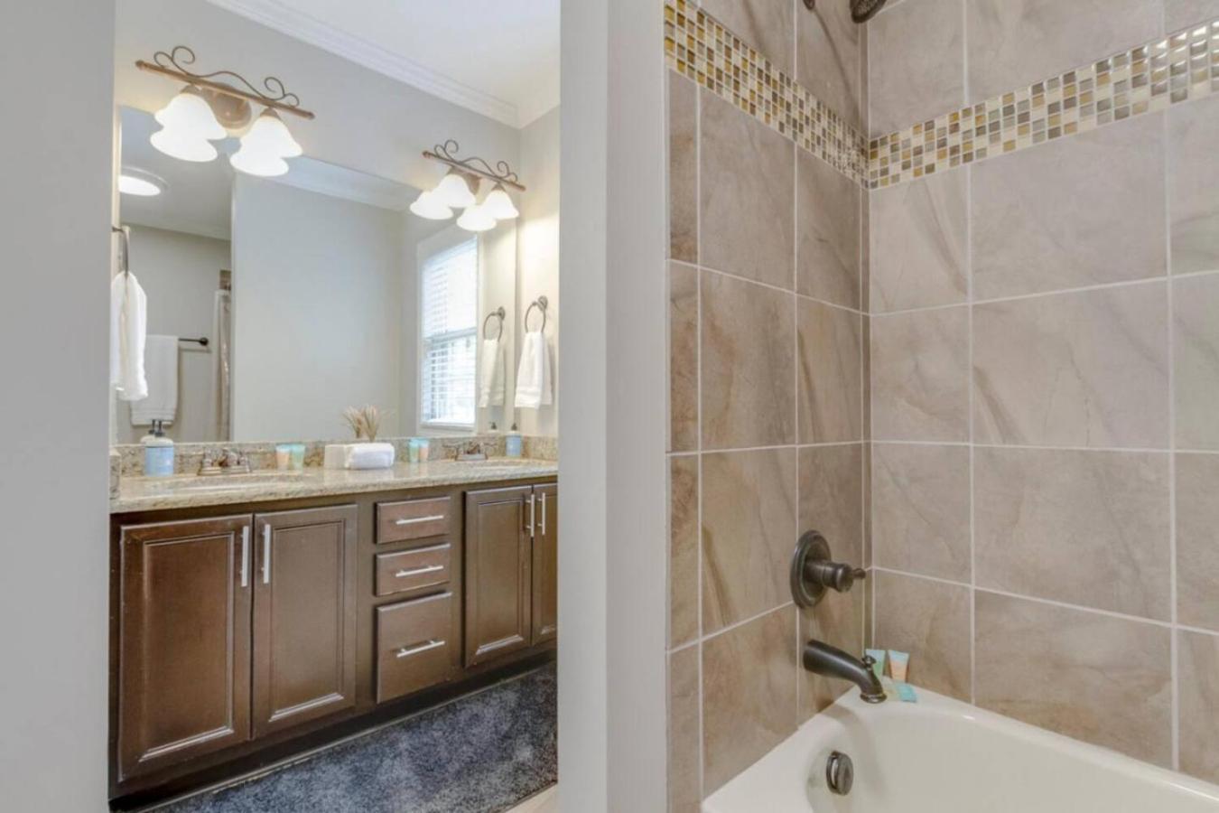 East Retreat Large Pool Outdoor Oasis