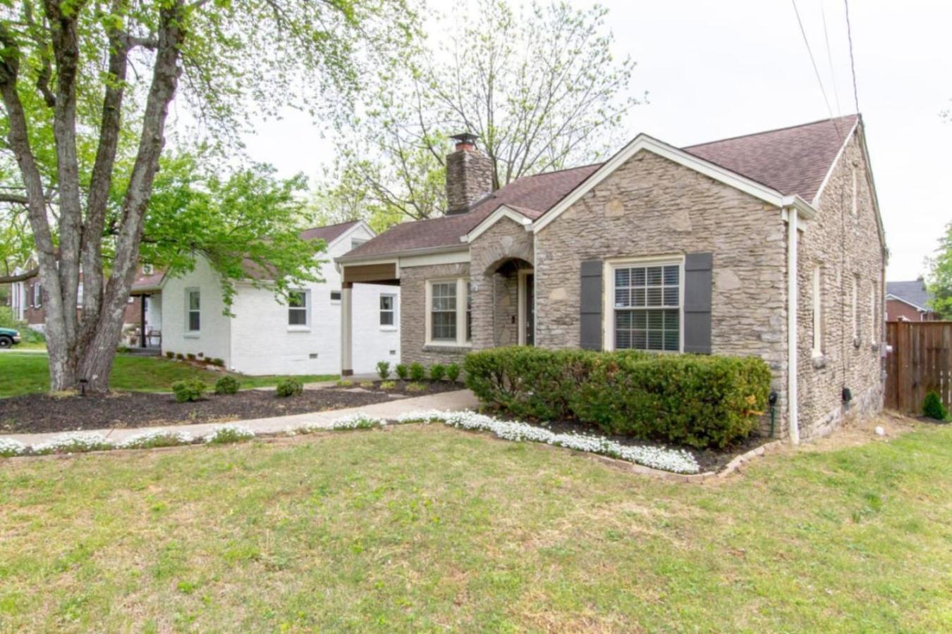East Retreat Large Pool Outdoor Oasis *