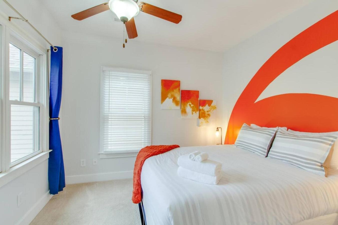 Vibrant Trendy Two Bedroom Near Marathon Village Holiday home *