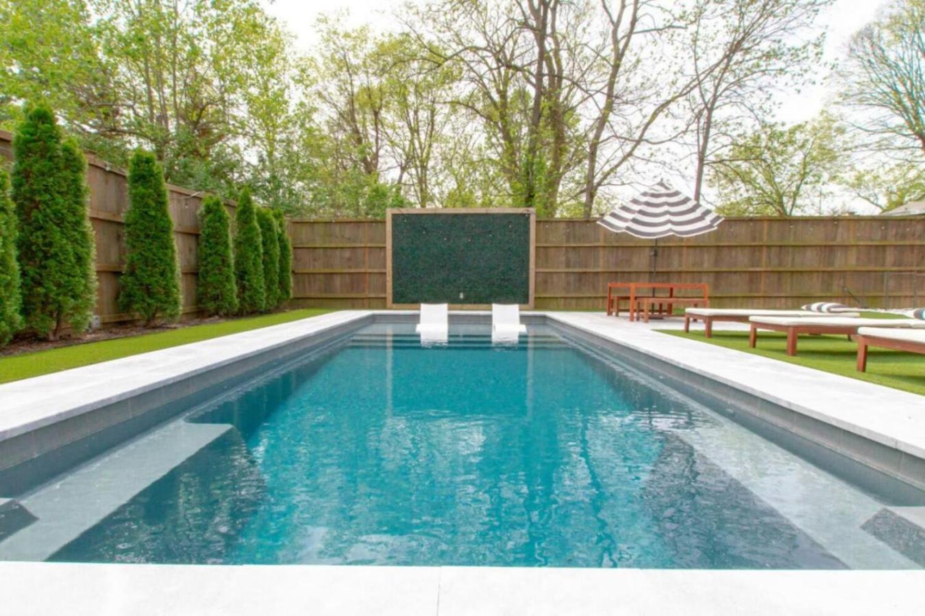 East Retreat Large Pool Outdoor Oasis Holiday home *