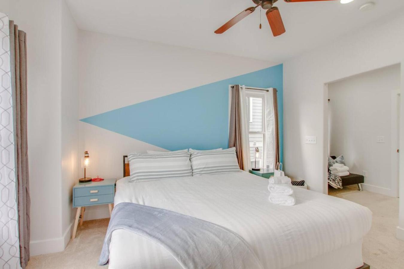 Vibrant Trendy Two Bedroom Near Marathon Village * Nashville