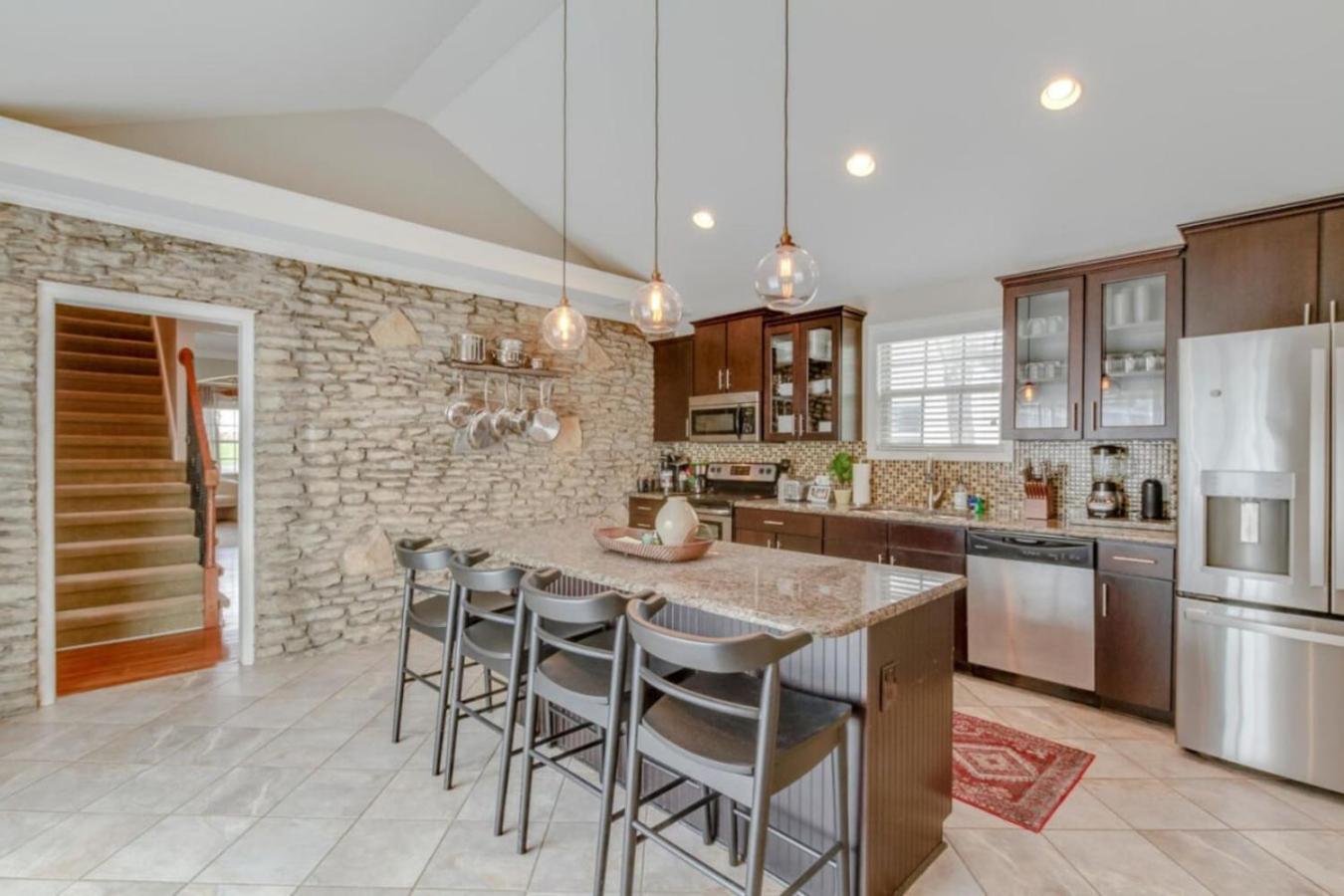 East Retreat Large Pool Outdoor Oasis Holiday home