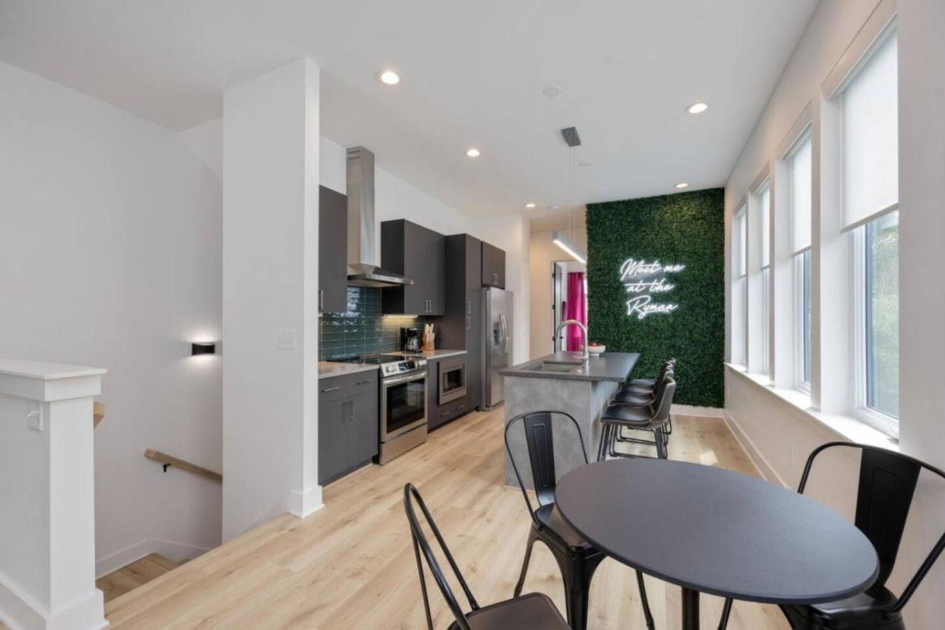 Holiday home The Ryman 4 Bedroom Haven With Scenic Rooftop Nashville