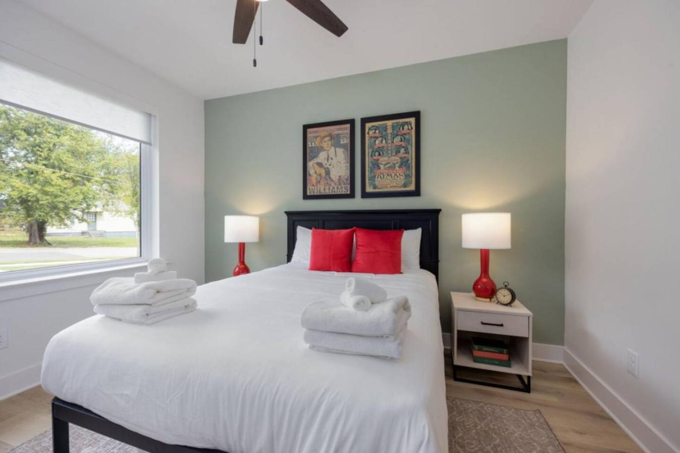 The Ryman 4 Bedroom Haven With Scenic Rooftop Holiday home